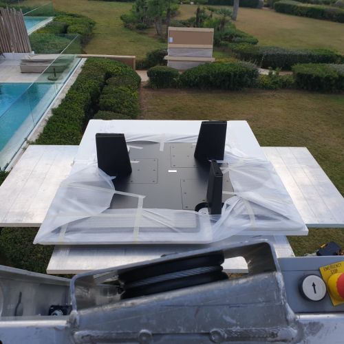 Vista de la plataforma elevando muebles